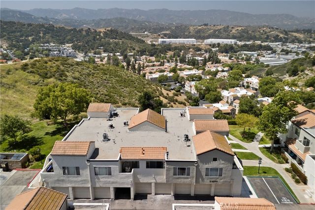 21200 Trumpet 205, Newhall, CA 91321