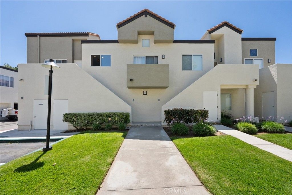 21200 Trumpet 205, Newhall, CA 91321
