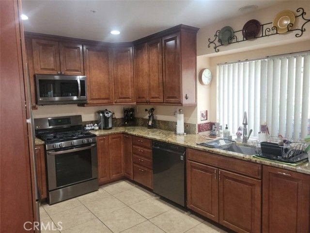 15597 Castellion, Fontana, CA 92337