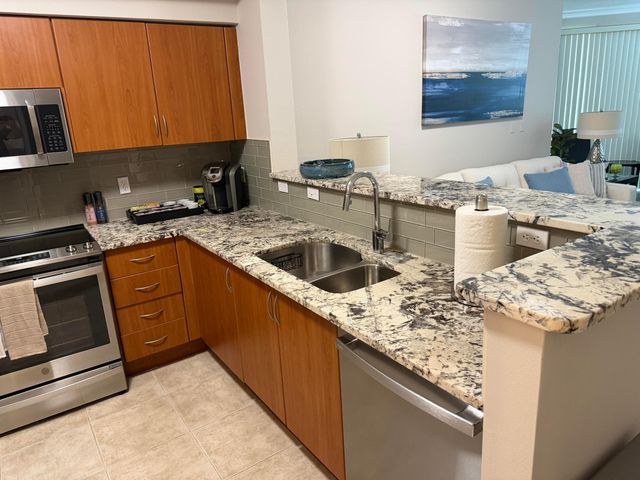 804 E Windward Way 618, Lantana, FL 33462