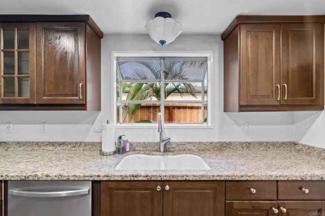 267 Hannalei Dr, Vista, CA 92083
