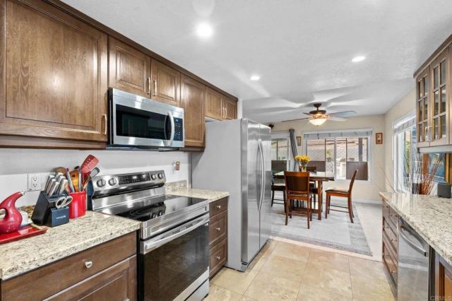 267 Hannalei Dr, Vista, CA 92083