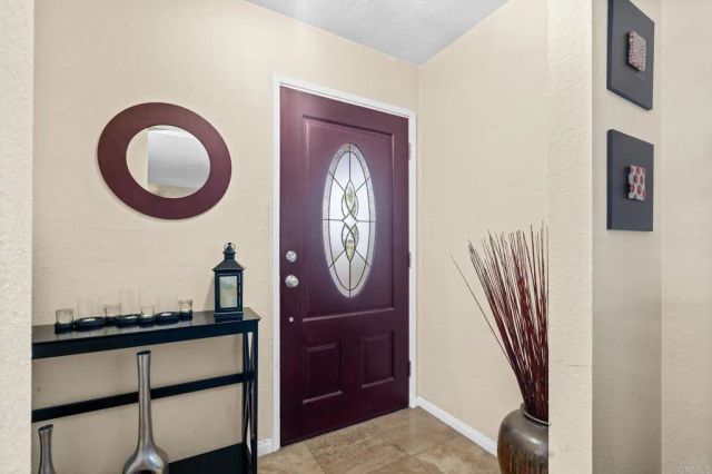 267 Hannalei Dr, Vista, CA 92083