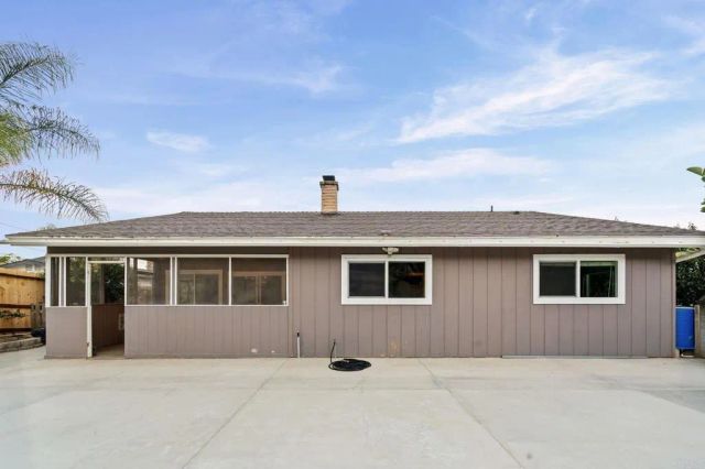 267 Hannalei Dr, Vista, CA 92083