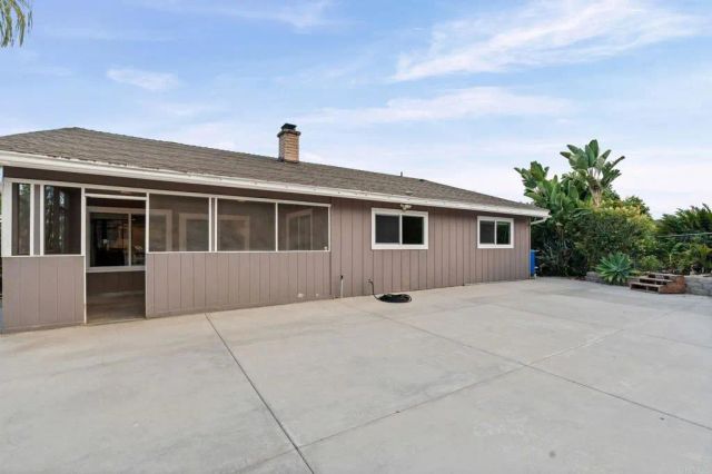 267 Hannalei Dr, Vista, CA 92083