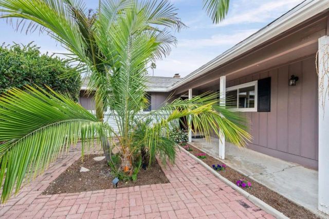 267 Hannalei Dr, Vista, CA 92083