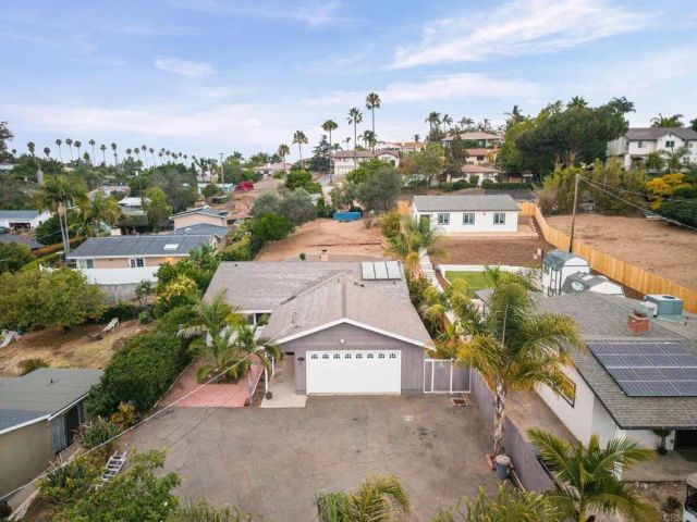 267 Hannalei Dr, Vista, CA 92083