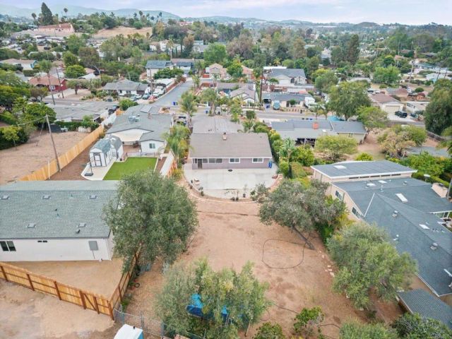267 Hannalei Dr, Vista, CA 92083