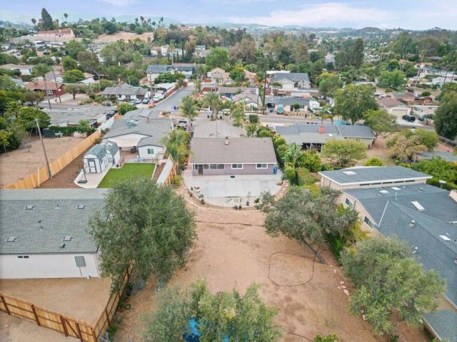 267 Hannalei Dr, Vista, CA 92083