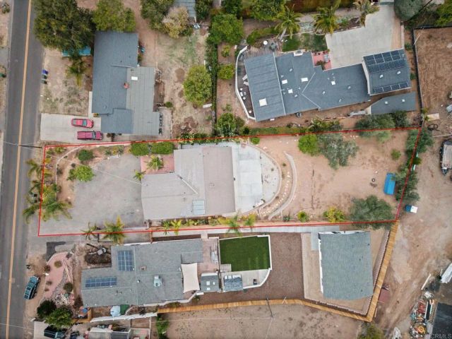 267 Hannalei Dr, Vista, CA 92083