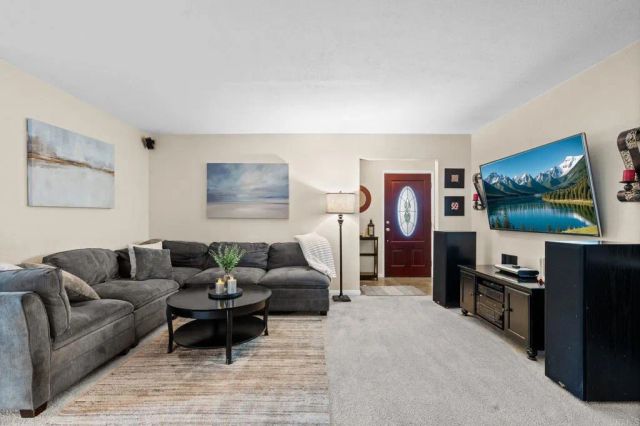 267 Hannalei Dr, Vista, CA 92083