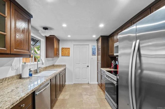 267 Hannalei Dr, Vista, CA 92083