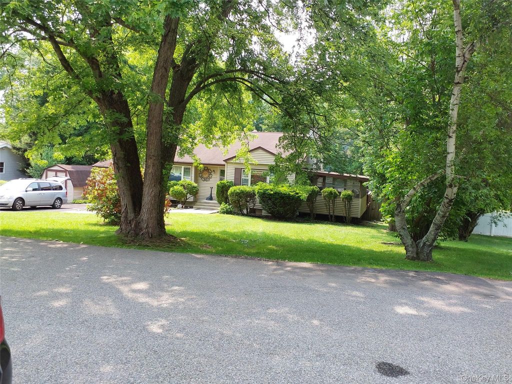 5 Tappan Drive, Monroe, NY 10950