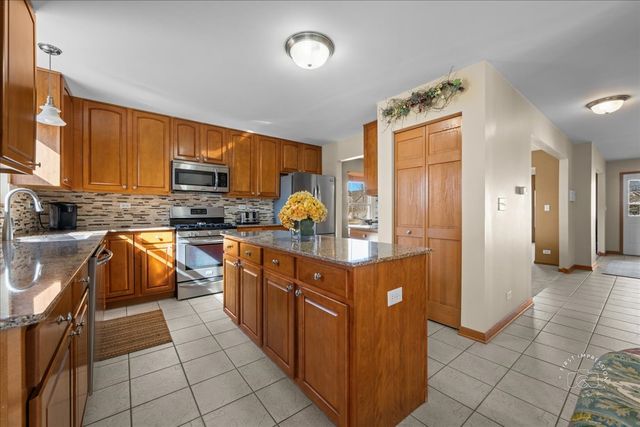 2518 Imgrund Road, North Aurora, IL 60542