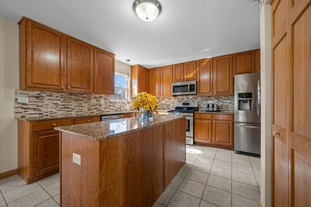 2518 Imgrund Road, North Aurora, IL 60542