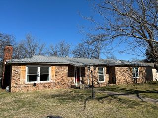 718 Turner Street, Cleburne, TX 76033