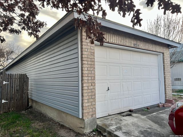 8215 MORNING GRV, Converse, TX 78109