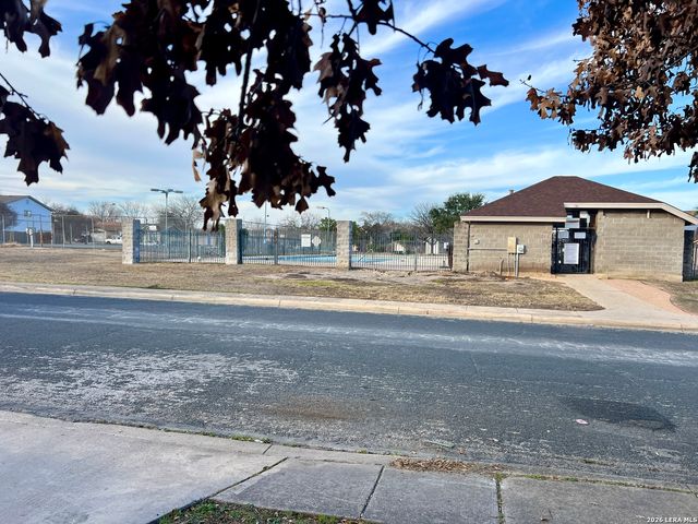 8215 MORNING GRV, Converse, TX 78109