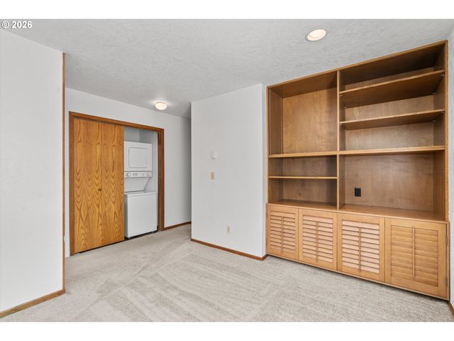 313 CERVANTES, Lake Oswego, OR 97035