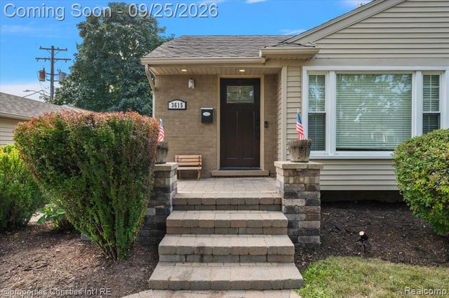3615 Rockingham Road, Royal Oak, MI 48073
