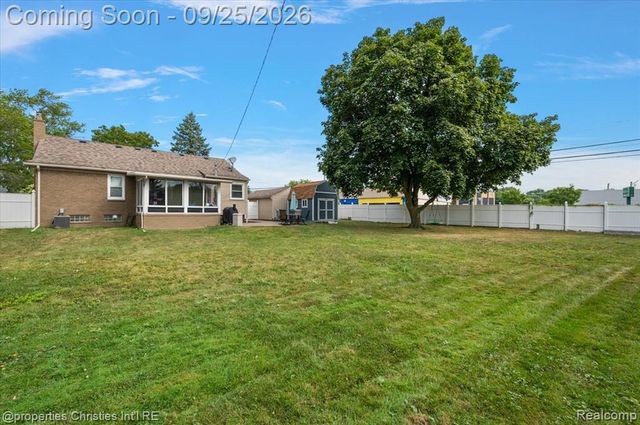 3615 Rockingham Road, Royal Oak, MI 48073