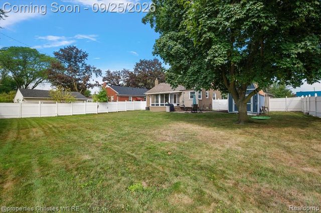 3615 Rockingham Road, Royal Oak, MI 48073