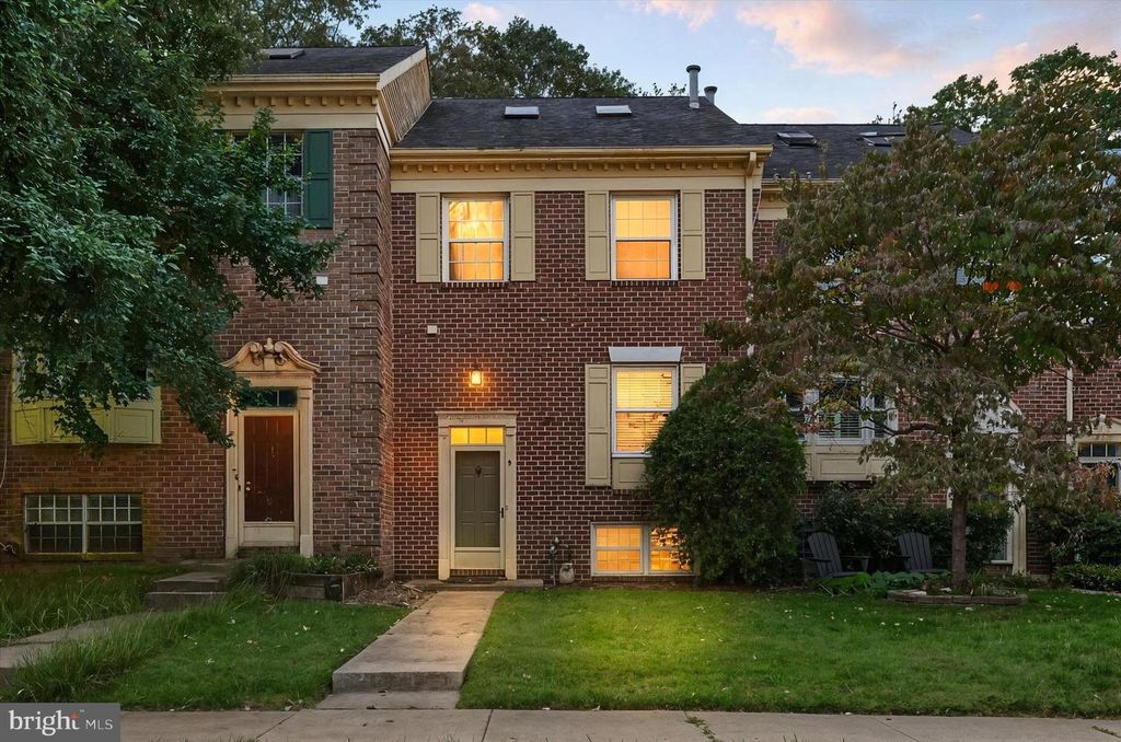 4 VALLEY CROSSING CIR, Cockeysville, MD 21030