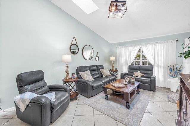 228 SUN VISTA COURT N 70, Treasure Island, FL 33706