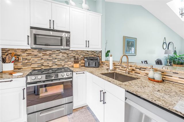 228 SUN VISTA COURT N 70, Treasure Island, FL 33706