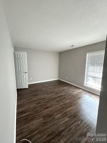 6530 Pineburr Road, Charlotte, NC 28211