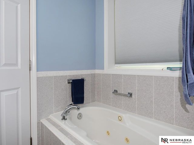 20911 Hampton Circle, Gretna, NE 68028