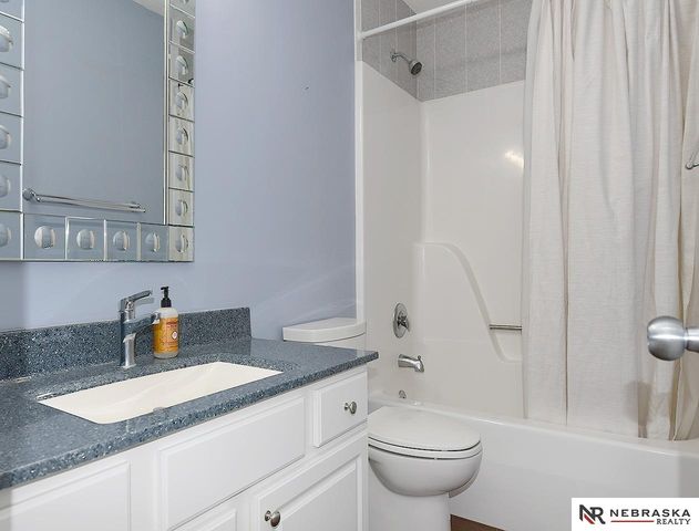 20911 Hampton Circle, Gretna, NE 68028