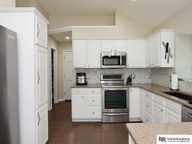 20911 Hampton Circle, Gretna, NE 68028