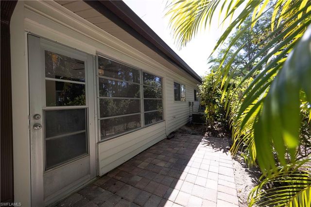 1031 Pine Isle LN 1031, Naples, FL 34112