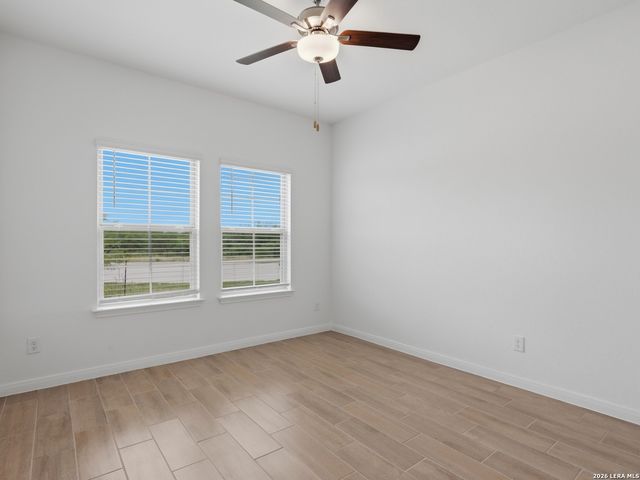 132 RENO TRL, Floresville, TX 78114