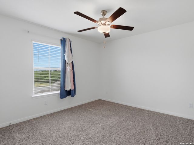 132 RENO TRL, Floresville, TX 78114