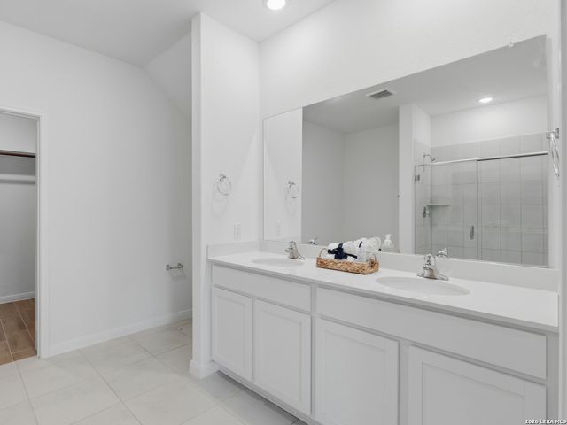 132 RENO TRL, Floresville, TX 78114