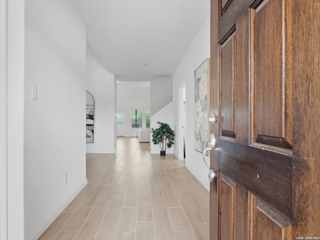 132 RENO TRL, Floresville, TX 78114
