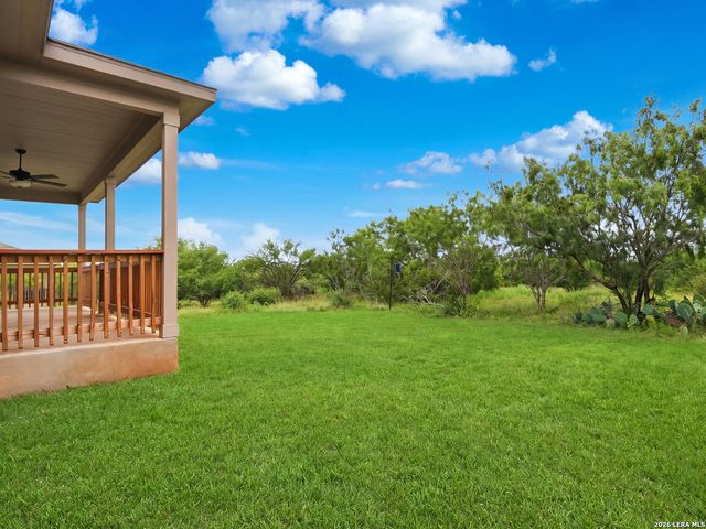 132 RENO TRL, Floresville, TX 78114