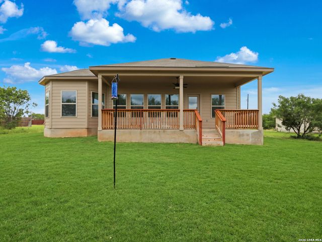 132 RENO TRL, Floresville, TX 78114