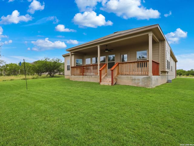 132 RENO TRL, Floresville, TX 78114