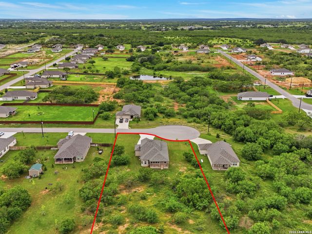 132 RENO TRL, Floresville, TX 78114