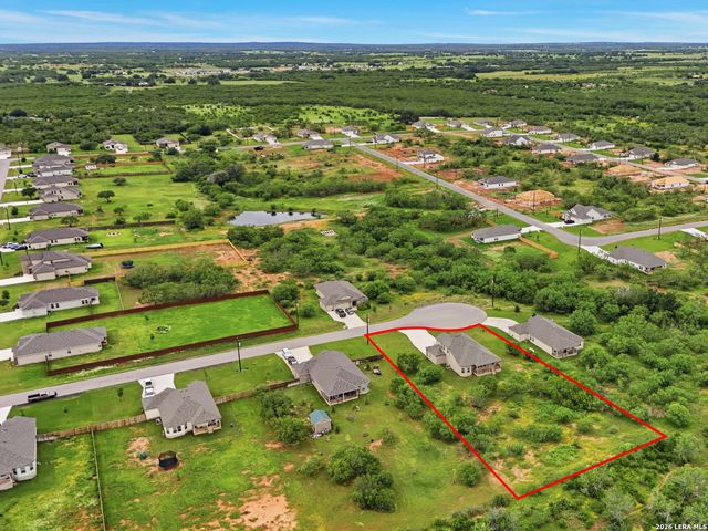 132 RENO TRL, Floresville, TX 78114