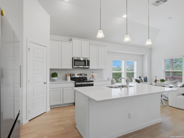 132 RENO TRL, Floresville, TX 78114