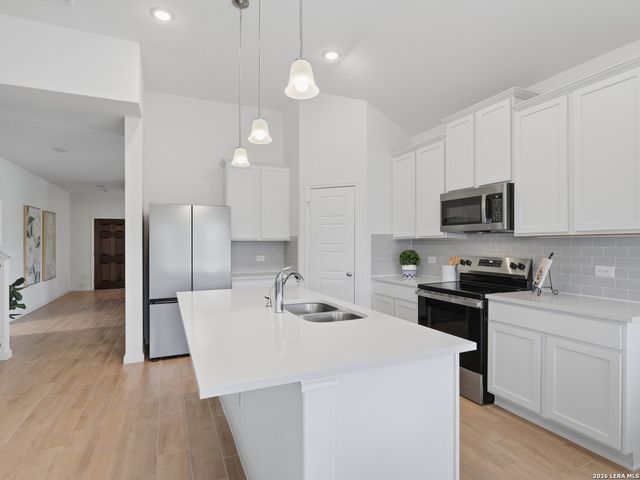 132 RENO TRL, Floresville, TX 78114