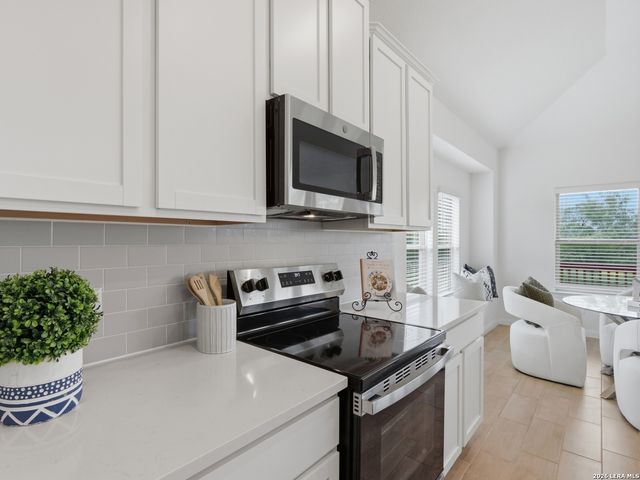 132 RENO TRL, Floresville, TX 78114