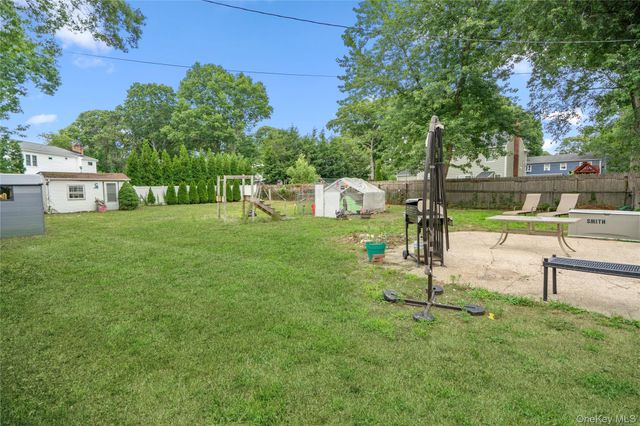 39 All Points Terrace, Holbrook, NY 11741