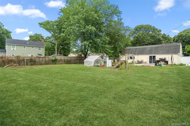 39 All Points Terrace, Holbrook, NY 11741