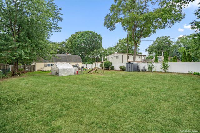 39 All Points Terrace, Holbrook, NY 11741