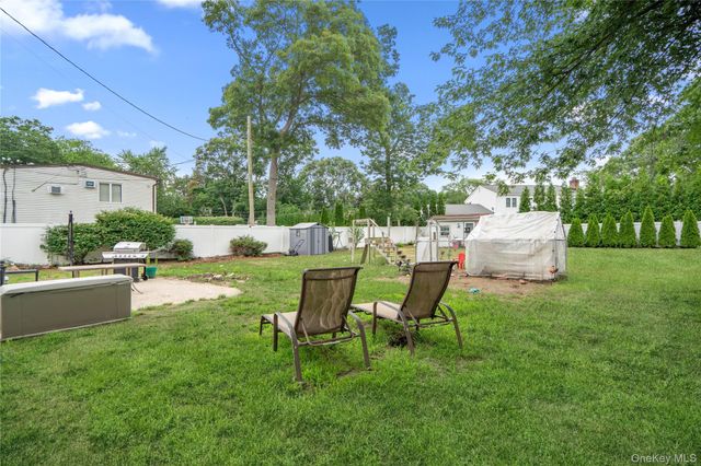 39 All Points Terrace, Holbrook, NY 11741